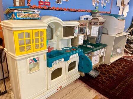 Children’s pretend play kitchen